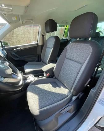 Volkswagen Tiguan cena 125999 przebieg: 19000, rok produkcji 2021 z Konin małe 137